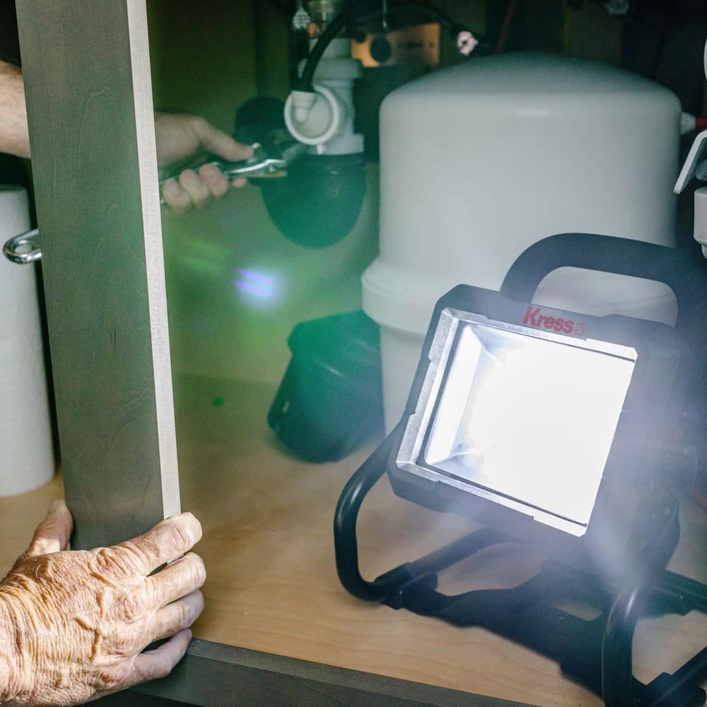 kress-kuf05-9-20volt-750-1500-lumen-profesyonel-led-projektor-aku-dahil-degildir-20371
